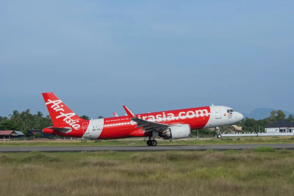 エアアジア(AirAsia)は、マレーシアで設立された格安航空会社。アジア最大のLCC
